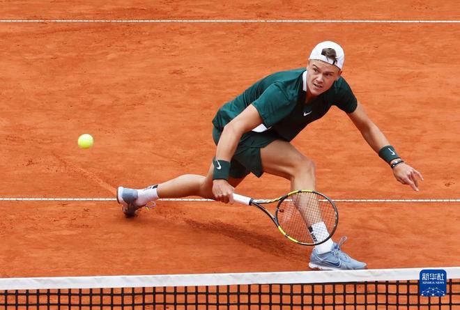 一名前锋虽 一名前锋虽