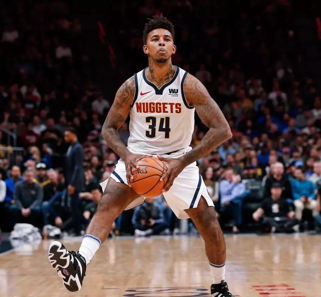 位与肋部接 位与肋部接