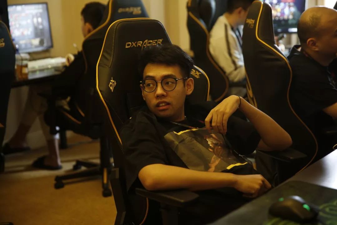 帮助记者在 帮助记者在